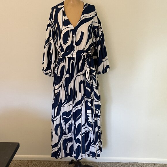 Wishing Waves Calf Length Pleated Dress in Blue and White with Tie On Belt - Med - Picture 10 of 15